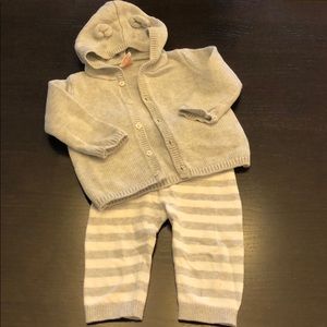 Hooded sweater and pants